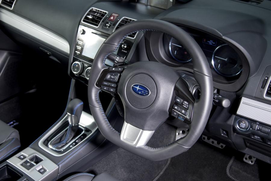 Интерьер Subaru Levorg GT 2016 года  (UK) (фото 15 из 40)